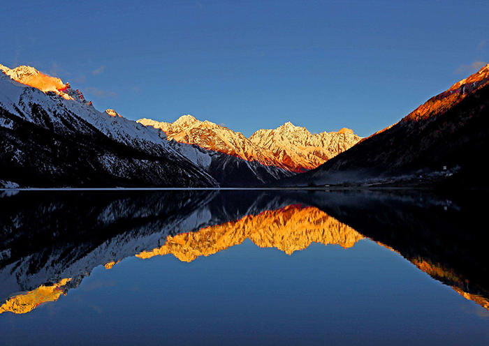 然乌湖美景 然乌湖美景